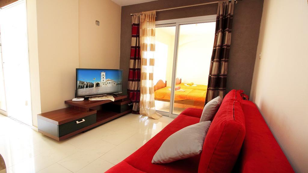 Panikos Beach Apartment I 拉纳卡 外观 照片
