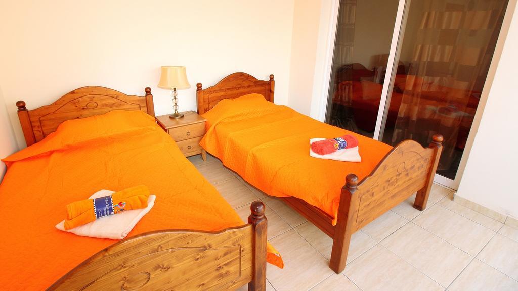 Panikos Beach Apartment I 拉纳卡 外观 照片