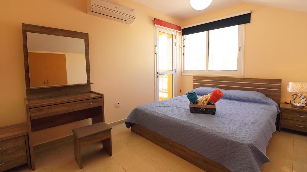 Panikos Beach Apartment I 拉纳卡 外观 照片